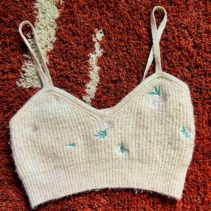 H&M sweater crop top w/embroidery